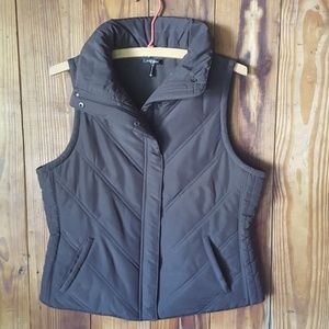 Quilted Fleece Lined Outer Wear Vest, Size Women's Medium. Color Dark Brown